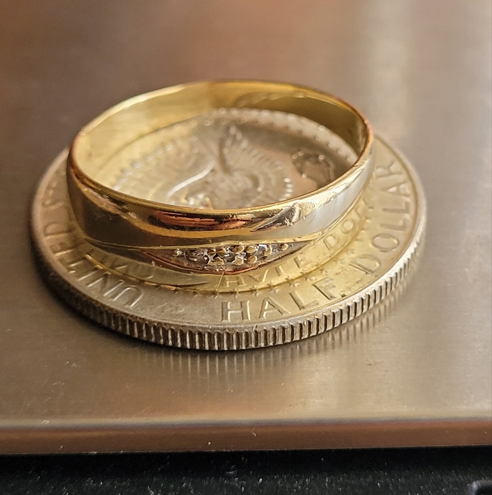 14k gold ring with small diamonds
